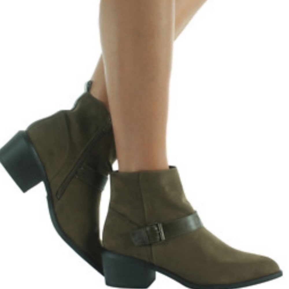 ❤Suede Like boots NWT Size 8